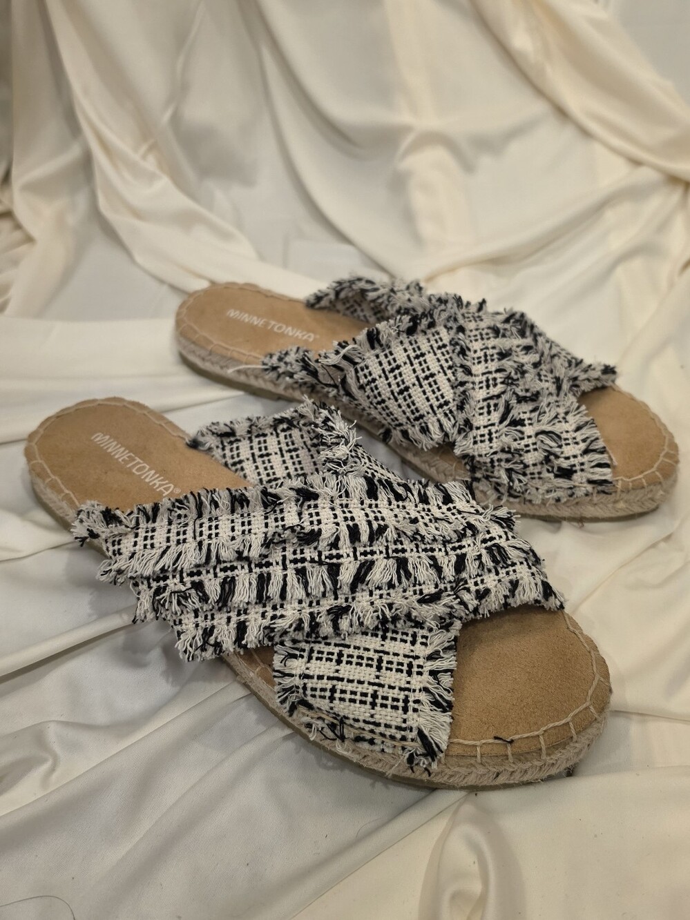 Minnetonka Pearle Crossband Espadrille Sandals Black White Size 9M Boho